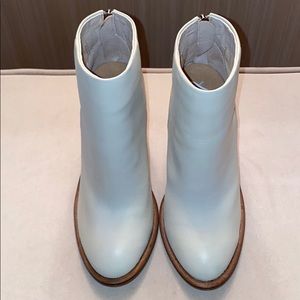 Kelsi Dagger Off-White Heeled Bootie Size 6.5